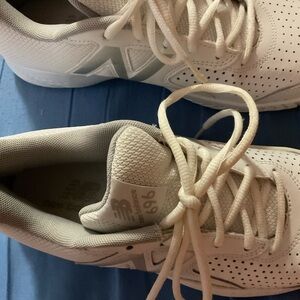 New Balance 696 court shoe, size 9 medium, used